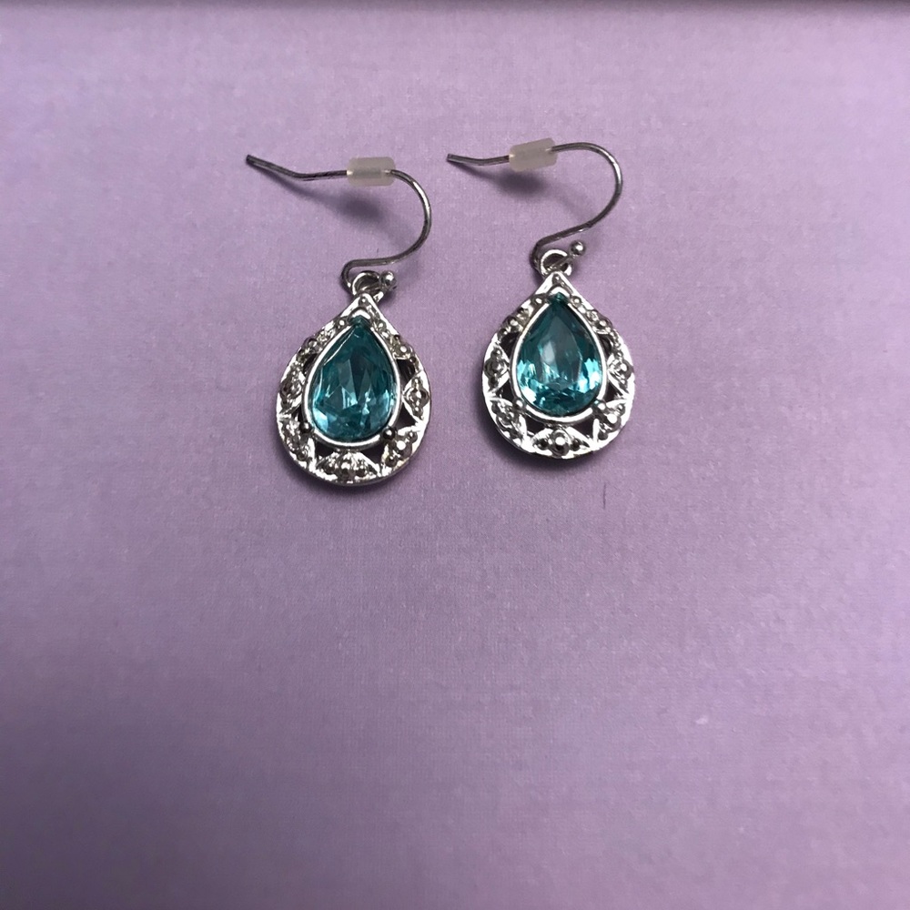 ๐ฅEUC! 6 Pairs of Pierced Earrings Bundle - Picture 2 of 8